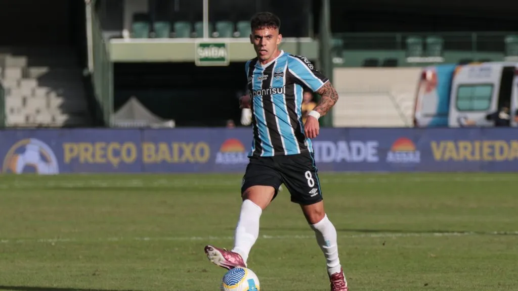 Carballo jogando pelo Grêmio
