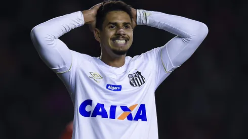 Lucas Veríssimo, ex-Santos, pode ficar livre no mercado no futuro (Photo by Marcelo Endelli/Getty Images)