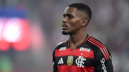 Evertton Aráujo em ação pelo Flamengo – Foto: Thiago Ribeiro/AGIF
