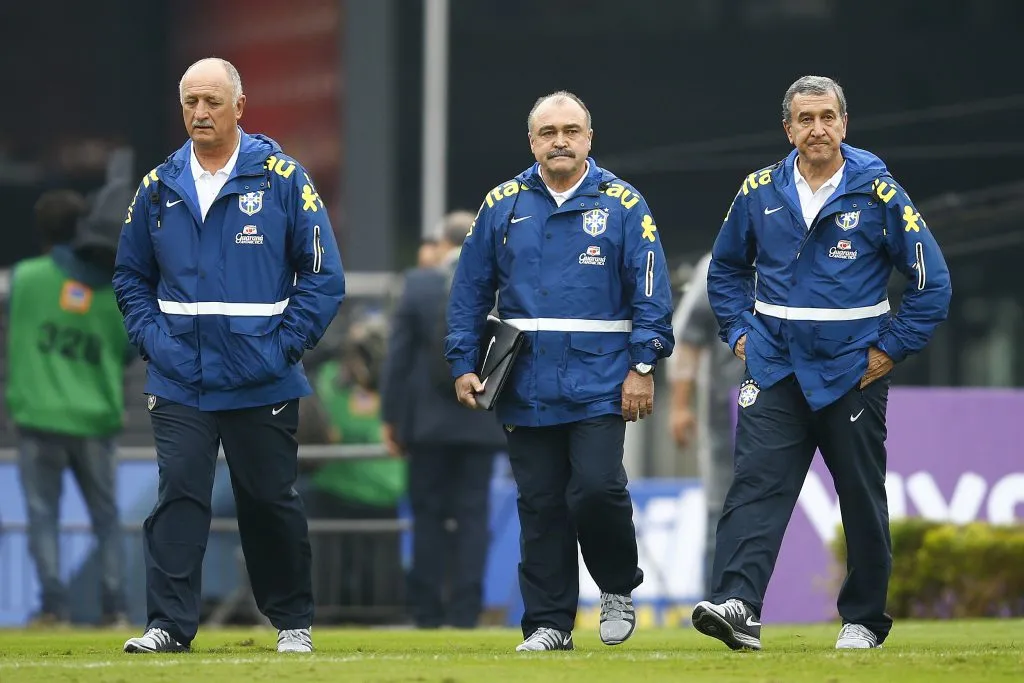 SAO PAULO – SP – 06/06/2014 – AMISTOSO SELECAO BRASILEIRA/BRASIL X SERVIA – Luiz Felipe Scolari , Flavio Murtosa e Carlos alberto Parreira durante amistoso da Selecao Brasileira contra a Servia no estadio do Morumbi. Foto: Mauro Horita/AGIF
