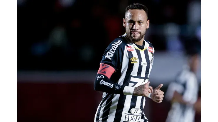 Neymar em ação pelo Santos – Foto: Jhony Pinho/AGIF