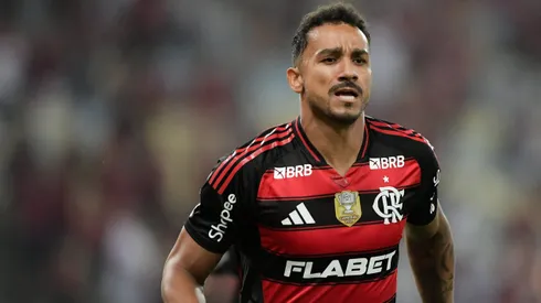 Danilo, agora no Flamengo, reencontra o Santos. Foto: Thiago Ribeiro/AGIF