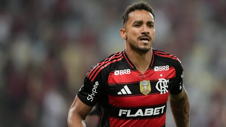 Danilo, agora no Flamengo, reencontra o Santos. Foto: Thiago Ribeiro/AGIF