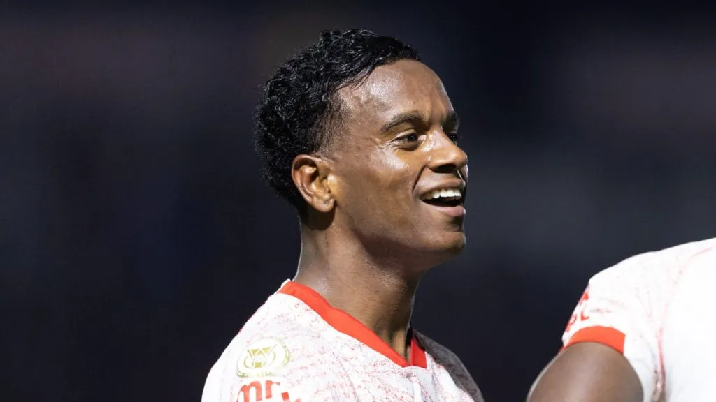 Foto: Diogo Reis/AGIF – Helinho, ex-Bragantino e São Paulo, está na mira do Timão.