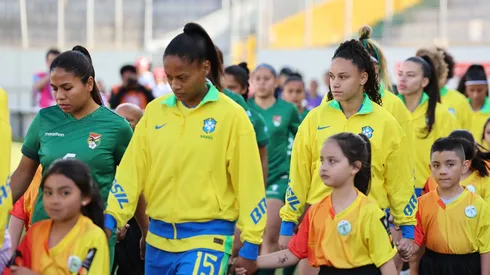 Jogadoras brasileiras entrando em campo. Foto: Lívia Villas Boas/CBF