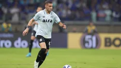 Alysson recebeu elogios da torcida na derrota do Grêmio. Foto: Gilson Lobo/AGIF