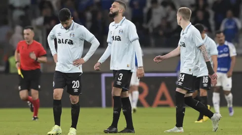 Jogadores do Grêmio lamentam após derrota - (Photo by Pedro Vilela/Getty Images)