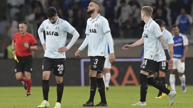 Jogadores do Grêmio lamentam após derrota - (Photo by Pedro Vilela/Getty Images)