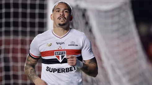 Luciano, levou uma falta dura chocante do jogador do Bragantino no duelo fora de casa pelo Brasileirão