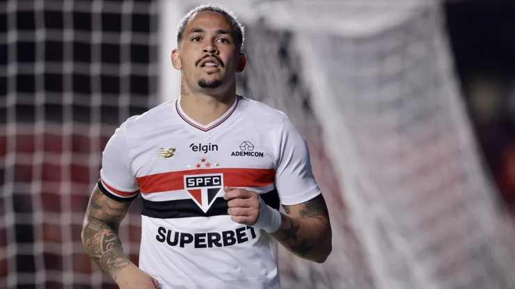 Luciano, levou uma falta dura chocante do jogador do Bragantino no duelo fora de casa pelo Brasileirão