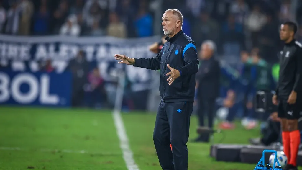 Mano Menezes em ação no duelo contra o Alianza Lima, no Peru – FOTO: LUCAS UEBEL/GREMIO FBPA