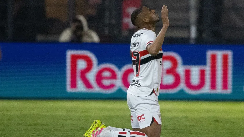 André Silva se posiciona após ser determinante para empate – Foto: Joisel Amaral/AGIF