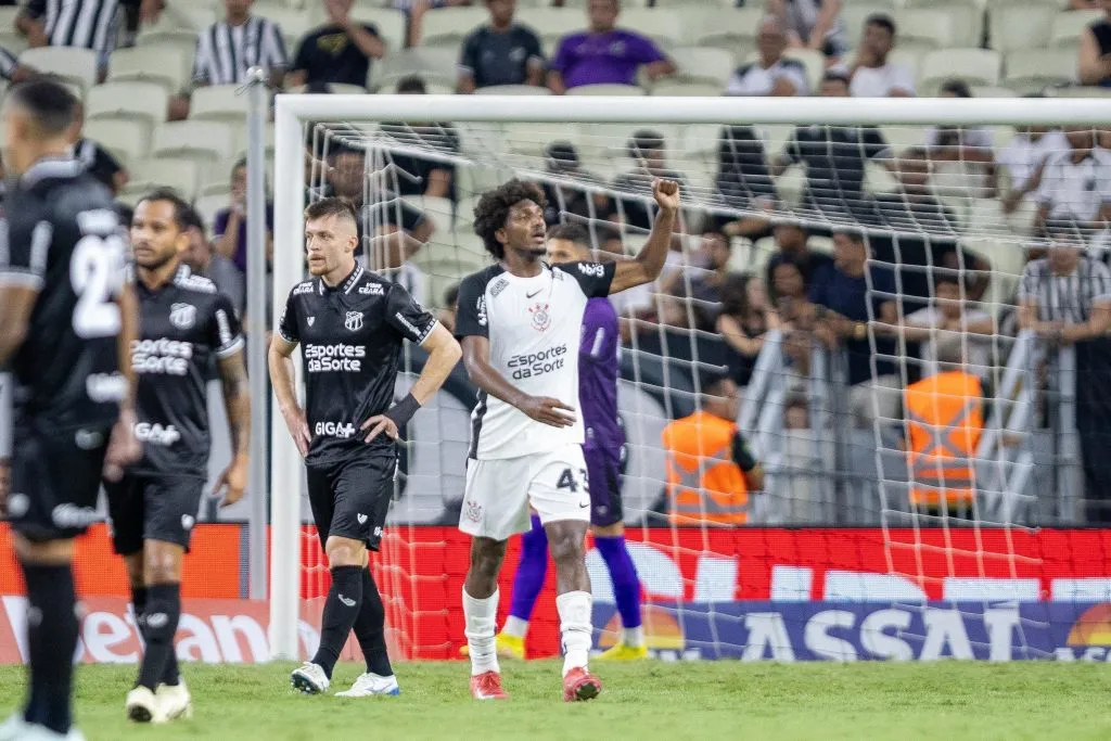 CE – FORTALEZA – 16/07/2025 – BRASILEIRO A 2025, CEARA X CORINTHIANS – [Thales Magno] jogador do Corinthians comemora seu gol durante partida contra o Ceara no estadio Arena Castelao pelo campeonato Brasileiro A 2025. Foto: Baggio Rodrigues/AGIF