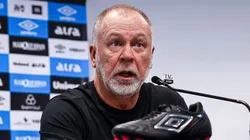 Mano Menezes em entrevista no Grêmio. Foto: Maxi Franzoi/AGIF
