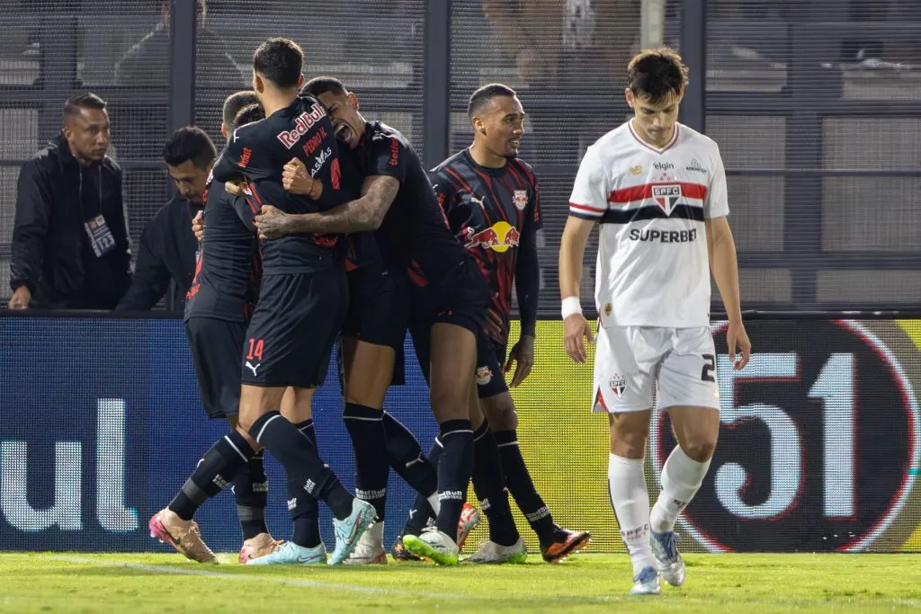 SP – BRAGANCA PAULISTA – 16/07/2025 – BRASILEIRO A 2025, BRAGANTINO X SAO PAULO –  jogador do Bragantino comemora seu gol durante partida contra o Sao Paulo no estadio Cicero De Souza Marques pelo campeonato Brasileiro A 2025. Foto: Joisel Amaral/AGIF