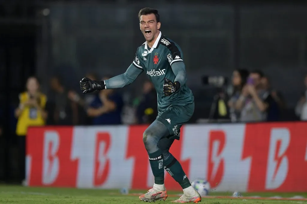 RJ – RIO DE JANEIRO – 20/05/2025 – COPA DO BRASIL 2025, VASCO X OPERARIO – Leo Jardim goleiro do Vasco durante partida contra o Operario no estadio Sao Januario pelo campeonato Copa Do Brasil 2025. Foto: Thiago Ribeiro/AGIF