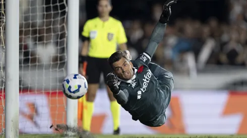 Léo Jardim lidera ranking de pênaltis defendidos no Brasileirão. Foto: Jorge Rodrigues/AGIF