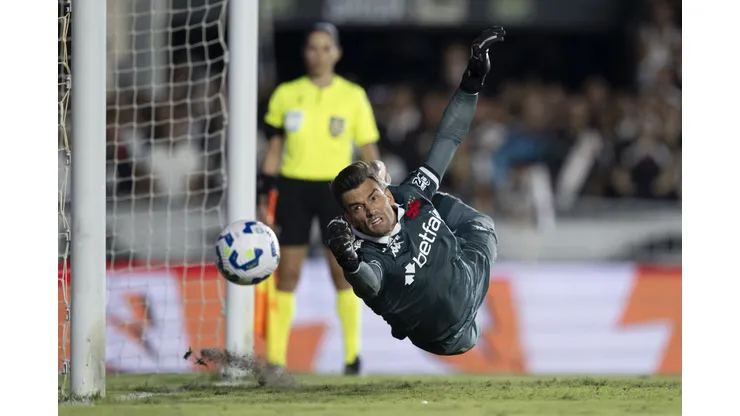 Léo Jardim lidera ranking de pênaltis defendidos no Brasileirão. Foto: Jorge Rodrigues/AGIF