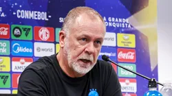 Mano Menezes está bastante pressionado no cargo. Foto: Maxi Franzoi/AGIF