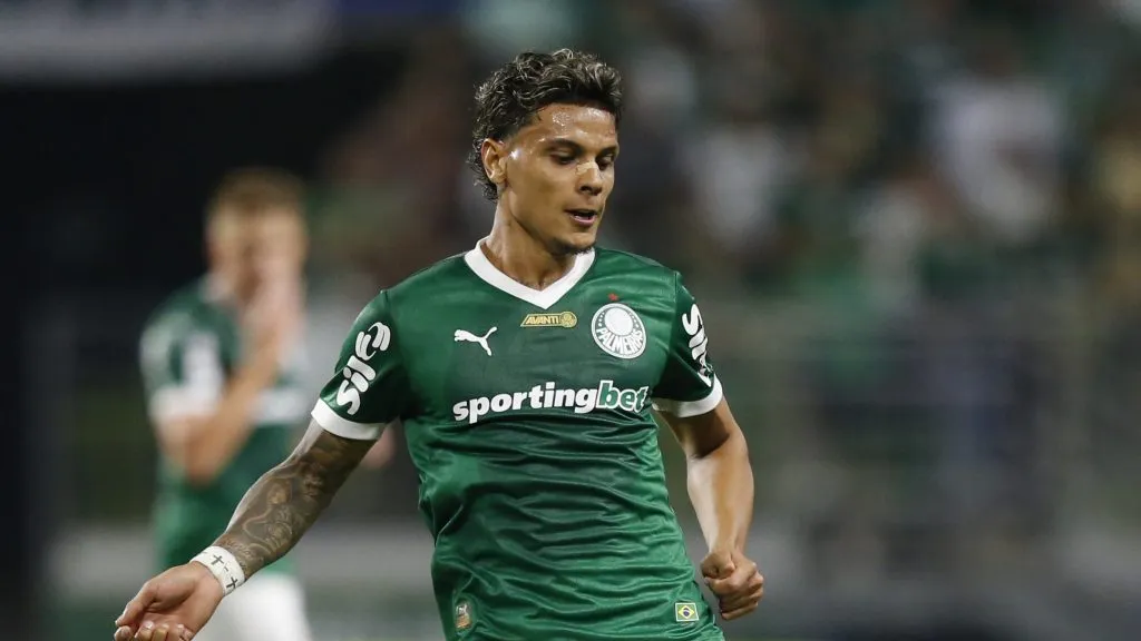 Richard Ríos está sendo negociado pelo Palmeiras