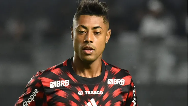 Bruno Henrique durante aquecimento na Vila Belmiro