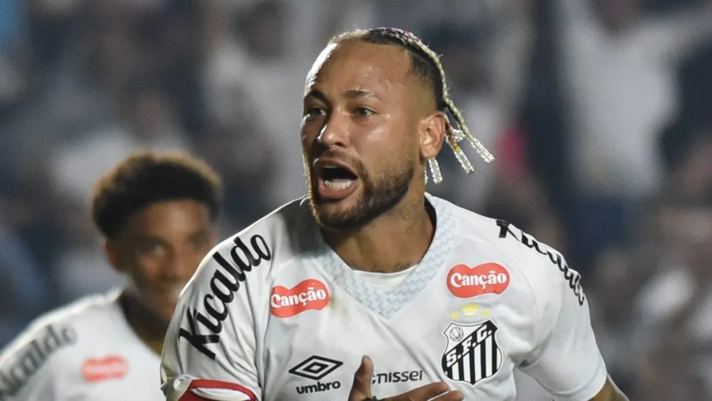 Foto: Jota Erre/AGIF – Neymar comemorando gol da vitória do Peixe contra o Flamengo.