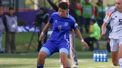 Kishi Nunez com a bola em partida diante da Alemanha. Foto: Daniel Garzon Herazo/ZUMA Press Wire