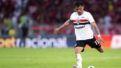 Enzo Diaz jogador do Sao Paulo durante partida contra o Flamengo no estadio Maracana pelo campeonato Brasileiro A 2025. Foto: Jorge Rodrigues/AGIF