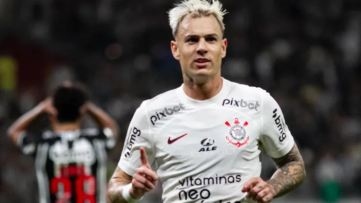 Roger Guedes jogador do Corinthians comemora seu gol durante partida contra o Atletico-MG no estadio Mineirao pelo campeonato Brasileiro A 2023. Foto: Fernando Moreno/AGIF