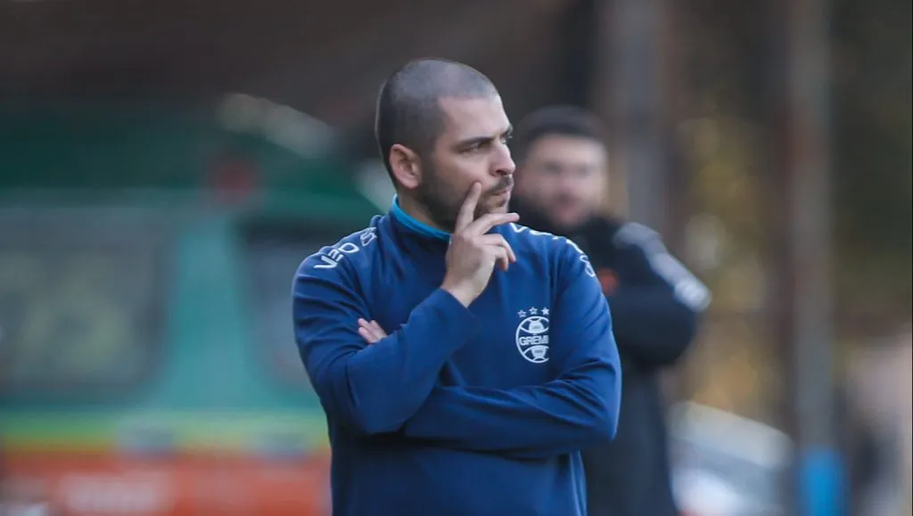 Treinador Rubens Franco das categorias de base do Grêmio