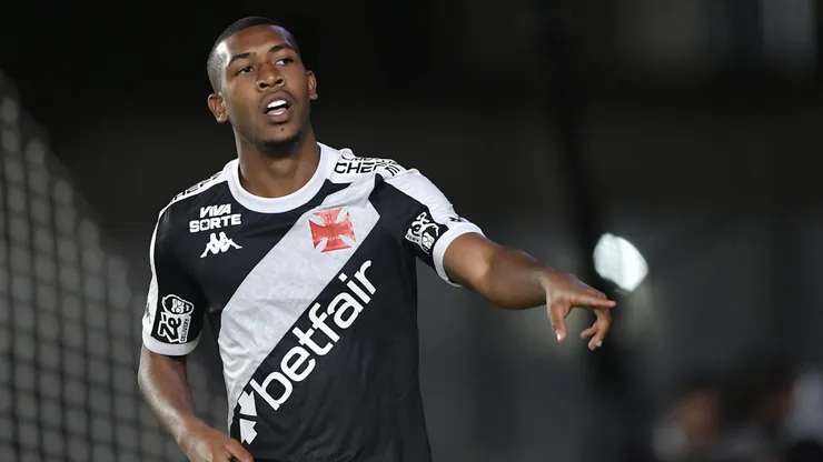 Rayan jogador do Vasco durante partida contra o Bragantino no estádio São Januário pelo campeonato Brasileiro A 2025. Foto: Thiago Ribeiro/AGIF