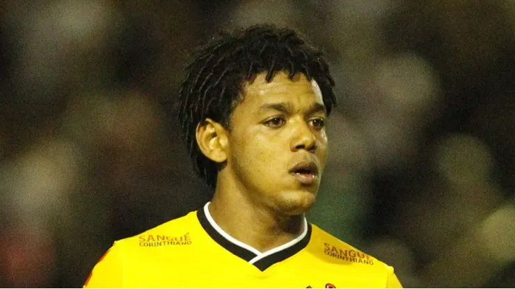 Romarinho em ação com a camisa do Corinthians.