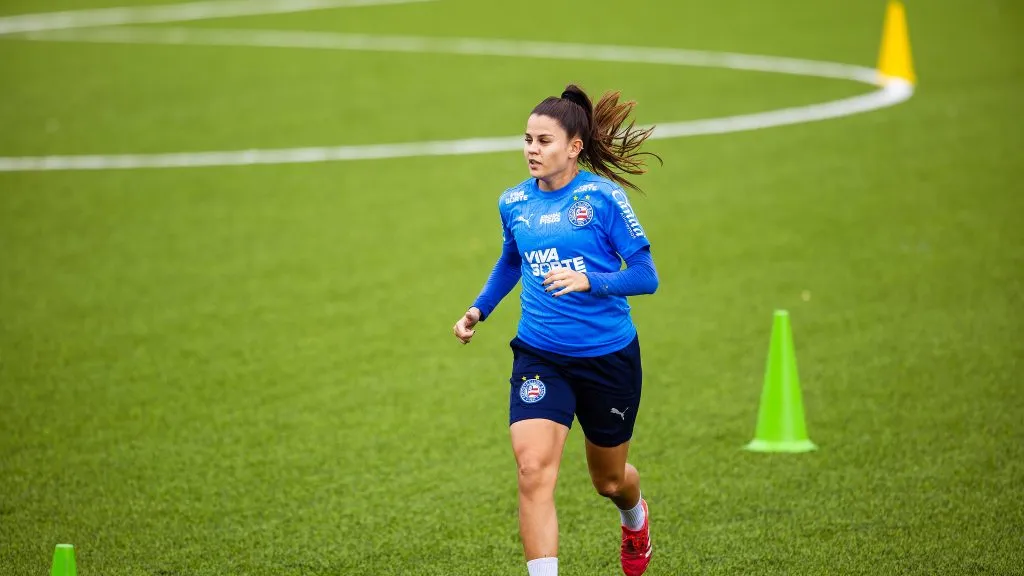 Atleta do elenco feminino do Bahia em treinamento
