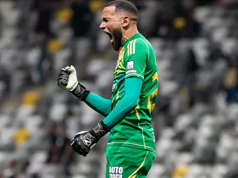 Éverson é ovacionado pelos atleticanos durante Bucaramanga x Atlético-MG