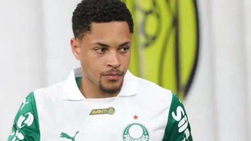 Vitor Roque vive seca de gols no Palestra