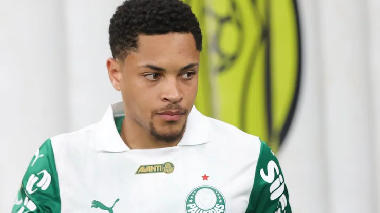 Vitor Roque vive seca de gols no Palestra