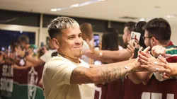 Soteldo durante chegada do elenco do Flu ao Maracanã