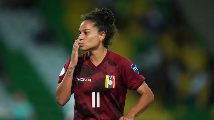 A venezuelana Oriana Altuve comemora após marcar um gol