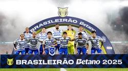 Elenco do Cruzeiro durante partida válida pelo Brasileirão