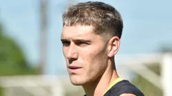Rollheiser durante treino no CT Rei Pelé.