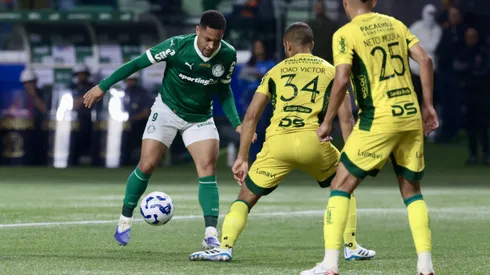 Vitor Roque jogador do Palmeiras durante partida contra o Mirassol no estadio Arena Allianz Parque pelo campeonato Brasileiro A 2025. Foto: Marcello Zambrana/AGIF