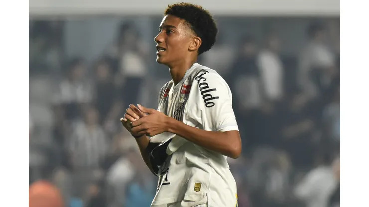Robinho Jr. faz promessa contra o Corinthians e agita torcida. Foto: Jota Erre/AGIF