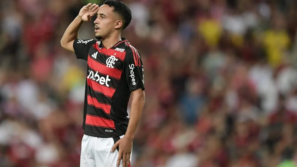 Matheus Goncalves jogador do Flamengo comemora seu gol durante partida contra o Marica no estadio Maracana pelo campeonato Carioca 2025. Foto: Thiago Ribeiro/AGIF