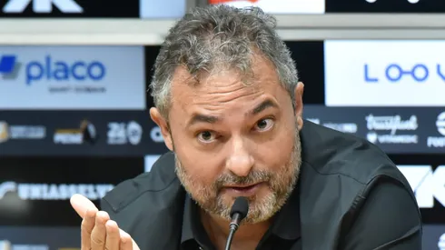 Mattos durante coletiva de apresentação no Peixe.