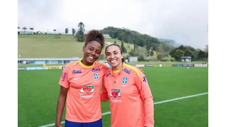 Kaylane e Marta. Foto: Lívia Villas Boas/CBF