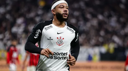Memphis Depay, jogador do Corinthians, durante partida contra o Vitoria no estadio Arena Corinthians pelo campeonato Brasileiro A 2025. Foto: Fabio Giannelli/AGIF