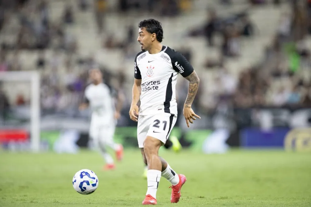 [Matheus Bidu] jogador do Corinthians durante partida contra o Ceara – Foto: Baggio Rodrigues/AGIF