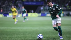 Piquerez, jogador do Palmeiras, durante partida contra o Mirassol no estadio Arena Allianz Parque pelo campeonato Brasileiro A 2025. Foto: Ettore Chiereguini/AGIF