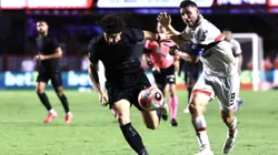 SP - SAO PAULO - 26/01/2025 - PAULISTA 2025, SAO PAULO X CORINTHIANS - jogador do Sao Paulo disputa lance com jogador do Corinthians durante partida no estadio Morumbi pelo campeonato Paulista 2025. Foto: Marcello Zambrana/AGIF