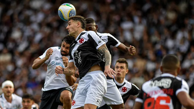Vegetti, jogador do Vasco, durante partida contra o Gremio no estádio Sao Januario pelo campeonato Brasileiro A 2024. Foto: Thiago Ribeiro/AGIF